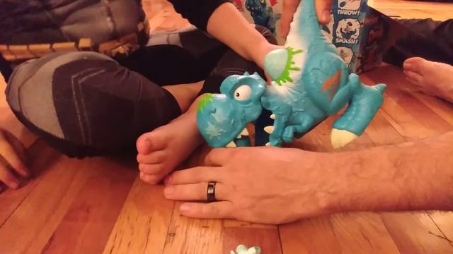 Zuru Smashers Ice Rex unboxing! смотреть онлайн