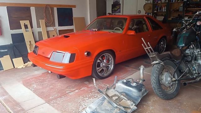 84 mustang svo twin turbo SBC pulling out of garage смотреть онлайн