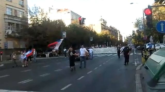 СНП 1389: Руска химна испред амбасаде Америке смотреть онлайн