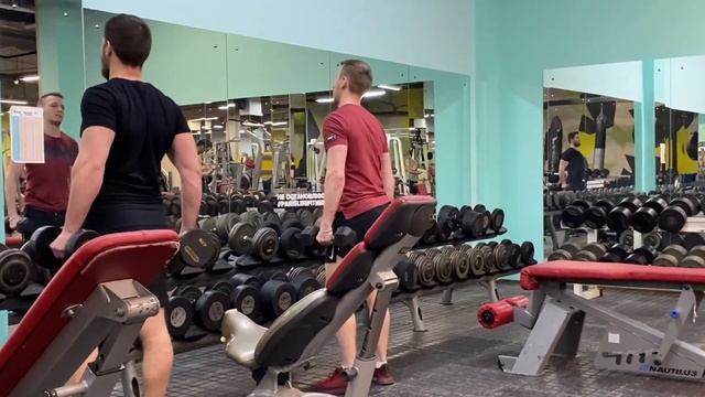 Master of Sports Pretends to be a rookie in the GYM #3 PRANK IN THE GYM! смотреть онлайн