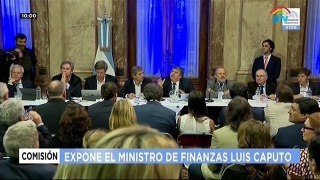 Luis Caputo en el Senado | La recriminación a Agustín Rossi: "No venga a hacer un show" смотреть онлайн