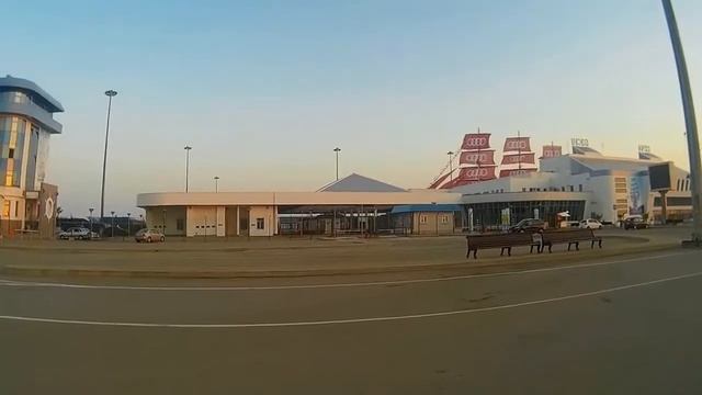 Вечернее катание в порту Сочи. Парусник Херсонес и неожиданная встреча (стабилизация) смотреть онлайн