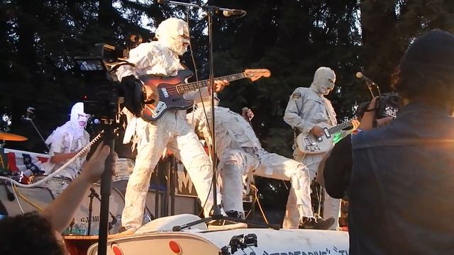 The Mummies at Burger Boogaloo 2016 (1 of 2) смотреть онлайн
