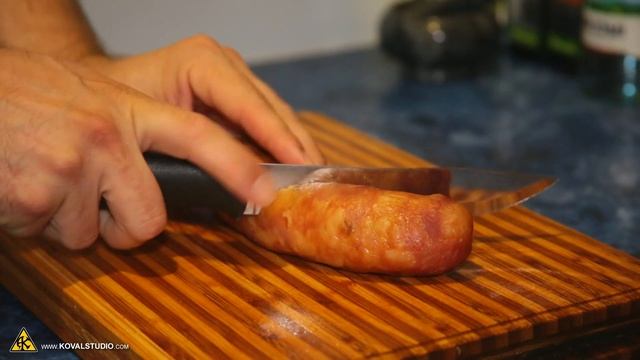Простий рецепт піци дуокомпліт на дві одиниці з грибами і ковбасою, для піцайоло з волохатими рукам смотреть онлайн