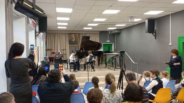 Отчётный концерт в музыкальной школе 18.04. Дуэт. Грибы.