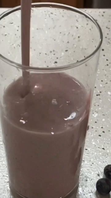 Strawberry Banana protein smoothie #shorts | Full video at @ysoyummy смотреть онлайн