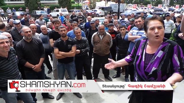 Դիլիջանի քաղաքապետարանի մոտ հավաքված մեծ թվով բնակիչներ սպառնում են դիմել ծայրահեղ միջոցների смотреть онлайн