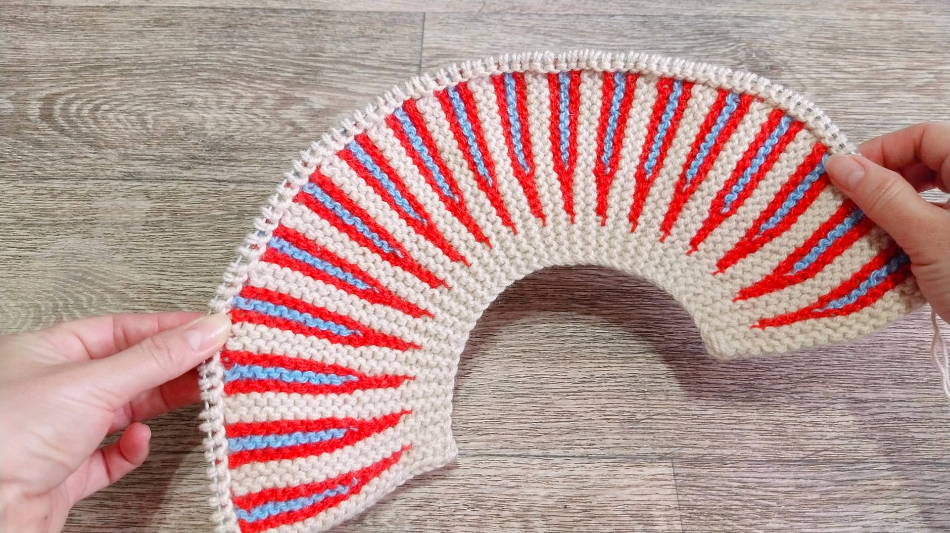 Ещё одна модель следков СПИЦАМИ из остатков пряжи 🧶 для начинающих и без шва на ПОДОШВЕ 😊 смотреть онлайн