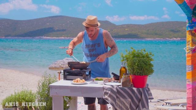 Crispy calamari with saffron aioli sauce | Akis Petretzikis смотреть онлайн