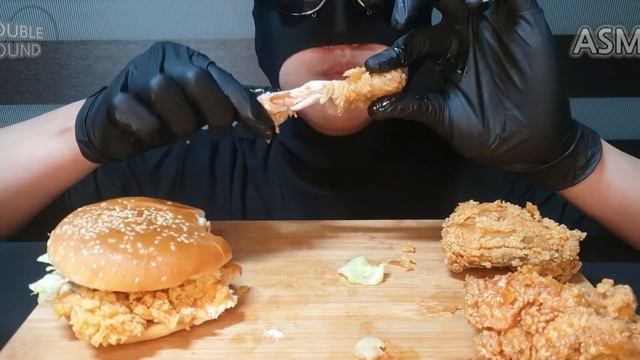 [SUB]자막ASMR-KFC햄버거!!트러플치킨버거KFC burger!!truffle chicken burger EatingShow RealSound Mukbang смотреть онлайн