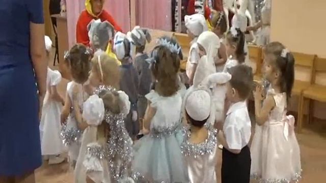 Новогодний утренник (гр. Капельки, 2015) смотреть онлайн