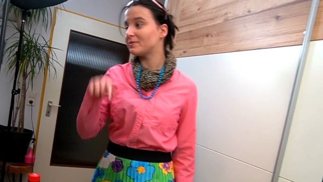 ZURÜCK ZUR SCHULE für 1 Tag ! 😰📚 (schlimm) - Celina смотреть онлайн