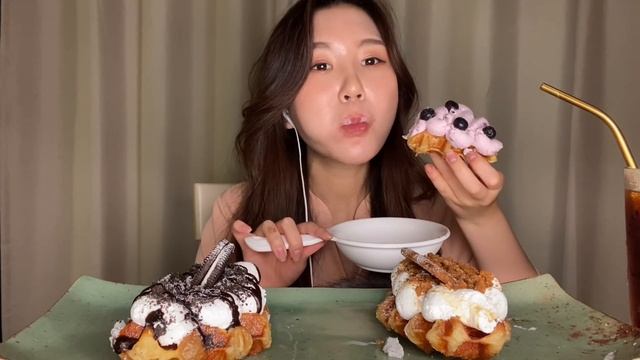 ASMR MUKBANG) 치팅데이, 인생 크로플!! 디저트 먹방🧁 달달한 크림빵 Dessert Eating sounds 断続的断食 デザート モクバン смотреть онлайн