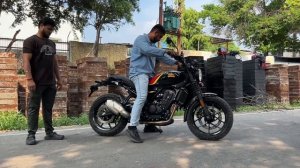 New Royal Enfield Guerrilla 450 | Ultimate seat height test | PoweronTorque