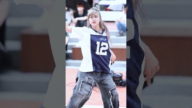 게스트 [CHUNG HA (청하) - EENIE MEENIE] (20240727) AON1 에이오앤원 홍대 홍대버스킹 직캠 FANCAM 쭌자카 смотреть онлайн