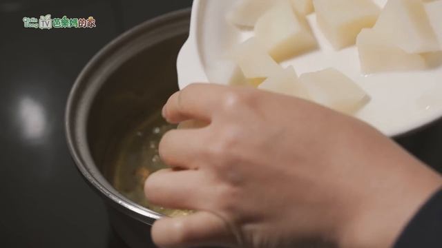 今天就給大家解鎖一個馬鈴薯的新吃法，很多人都沒吃過，加1個茄子，太香了！