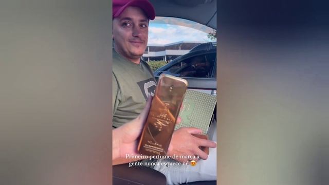 Sara Kellen mostrando o valor do perfume que comprou pra willker смотреть онлайн