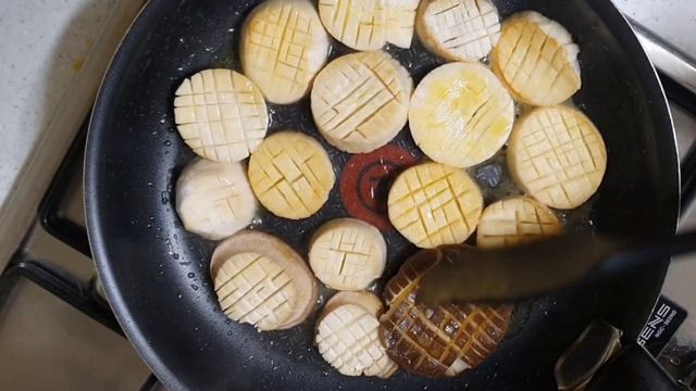 단짠! 쫄깃! 밥도둑! 새송이 버섯 간장버터구이 | 간단레시피 | 엄마밥줘 | King Oyster Mushroom Soy Sauce Butter Grilled смотреть онлайн