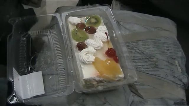 Презент от довольных клиентов. И новый автомобиль в ремонте. смотреть онлайн