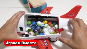 Играем в игрушки вместе ! Развивающие видео для детей ! Строим горки и запускаем шарики !