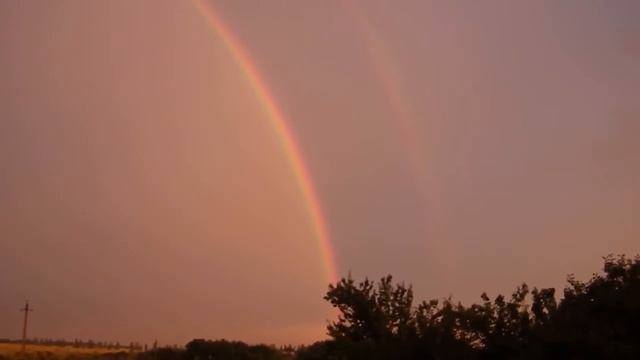 Веселка у вечорі Дивне явище