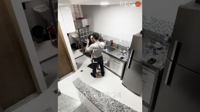 Minha Esposa Chamou Meu Vizinho Para Consertar A Pia!