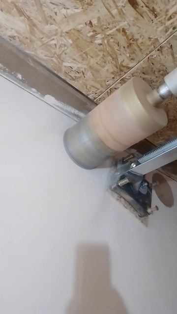 Алмазное бурение.Диаметр коронки 180 мм, сухорез.Монтаж вентиляции в частном доме. смотреть онлайн