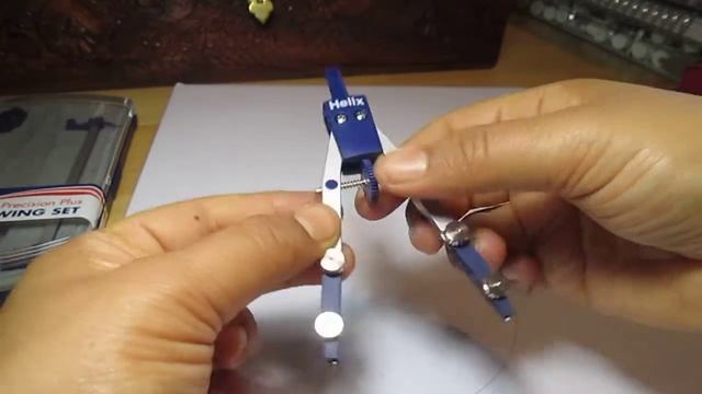 Helix Precision Plus Drawing Set A33002 - Small Compass смотреть онлайн