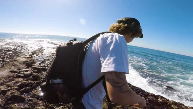 Fishing An EPIC COASTLINE & Chasing My First Bass Of The Year! смотреть онлайн