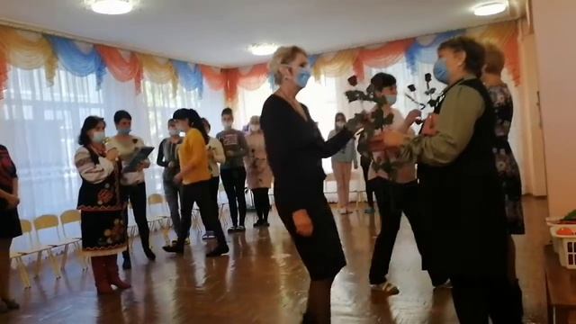 Привітання колективу з Днем вчителя завідуючу та методиста ДНЗ "Веселка" ... смотреть онлайн
