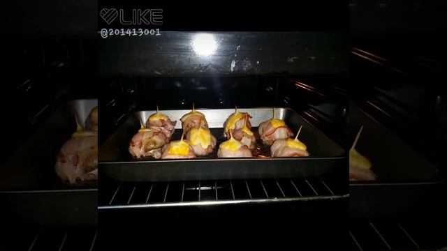 Шампиньоны в беконе залитые яйцом!!