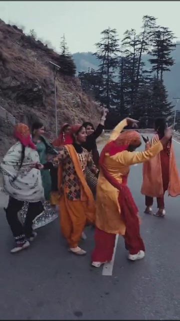 Hot Auntie's Dance At Mountain Area смотреть онлайн