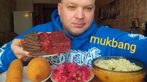 МУКБАНГ доширак и винегрет,суджук и бастурма/ОБЖОР сосиска в панировке и котлета по киевски