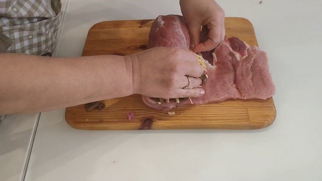 МЯСНОЙ РУЛЕТ с ГРИБАМИ и СЫРОМ. ПРОСТО и ВКУСНО смотреть онлайн
