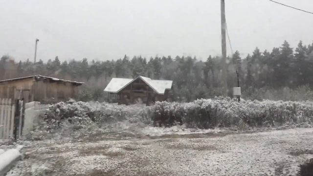 Что уже?! Первый снег в Октябре смотреть онлайн