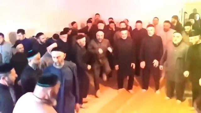 мусульмане флексять под хит : толпы кричать нкей смотреть онлайн