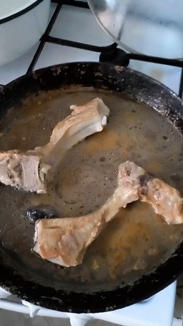 жареное мясо в грибном соусе