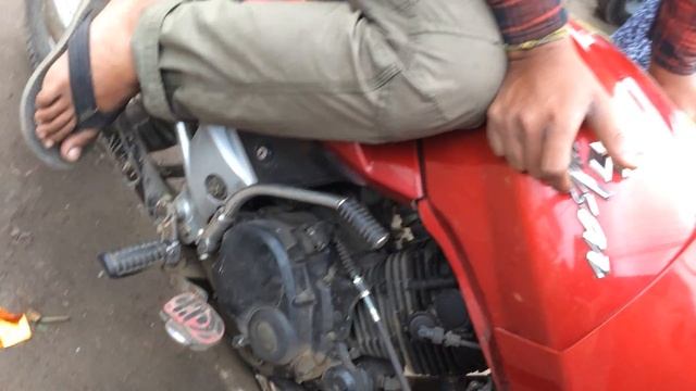 Bajaj Pulsar 150cc motorcycle bayikarer personal ovigta.বাজাজ পালসার ১৫০সিসি বায়িকারের অভিগতা смотреть онлайн