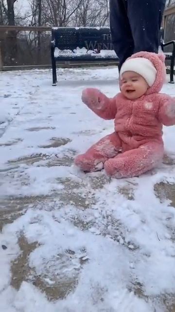 Собака и ребёнок 😍 смотреть онлайн