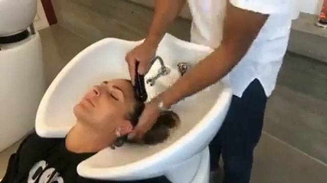 Keratin linea Genus adatta a ristrutturare, idratare e nutrire . Per un capello ultra setoso. смотреть онлайн