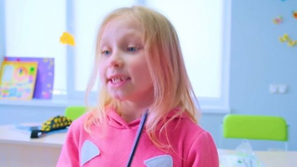 ВИОЛА СТАЛА СЫЩИКОМ в Школе!