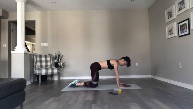 Train With Tracy - Glute Workout Using Loops смотреть онлайн