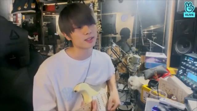ONEWE Kanghyun Black Mamba & My First Kiss Guitar Solo смотреть онлайн
