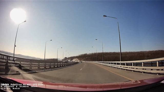 ДПС обучает скоростному режиму Акву (такси) на Русском мосту смотреть онлайн