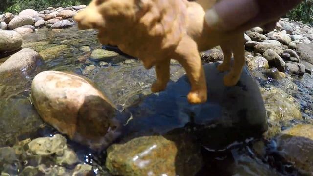 Find plastic animal toys crossing the river | Animal toys | Animals for kids смотреть онлайн