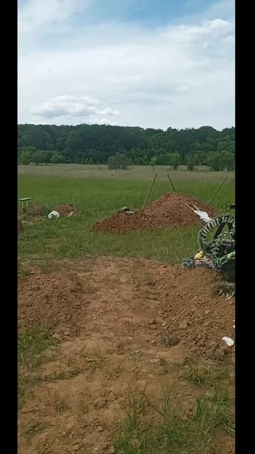 Двое ПОХОРОН - Пашем как «Белка в колесе»! #похорон #работаназаказ #жизнь #скорбь #безысходность смотреть онлайн