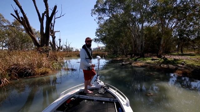 Early Season Carp Fly Fishing With Lubin Pfeiffer смотреть онлайн