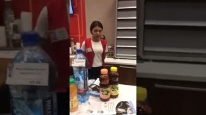 Обдолбанная на заправке Лукойл. Обдолбанный кассир на Лукойле