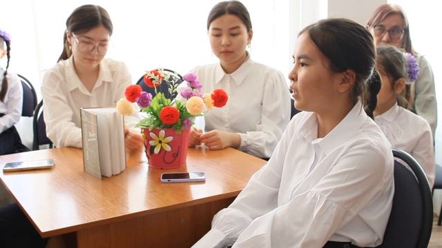 "Туған тілім" Дихан Әбілев. Оқыған: Асыл Сапарғали смотреть онлайн