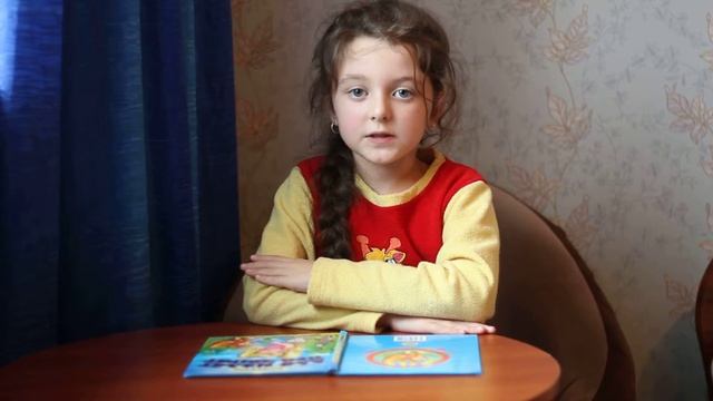 Наш маленький блогер читает стихотворение... смотреть онлайн